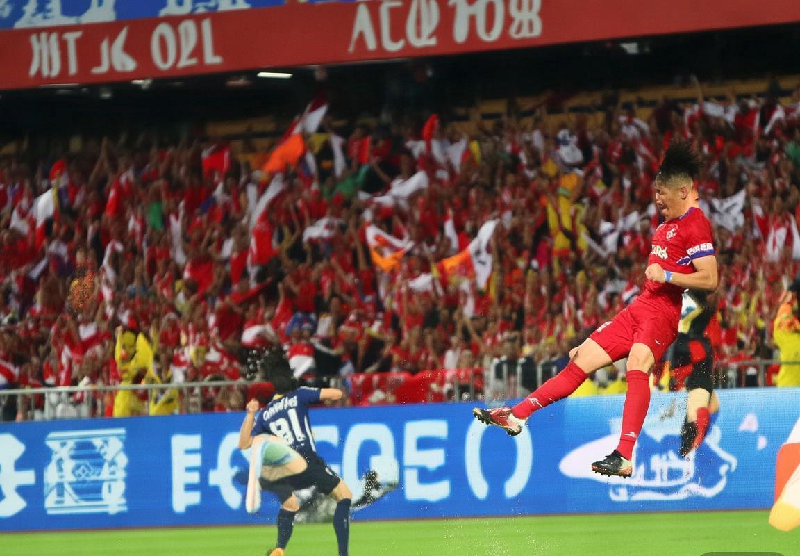 2018申花国安巅峰对决：球员表现全解析(图3)